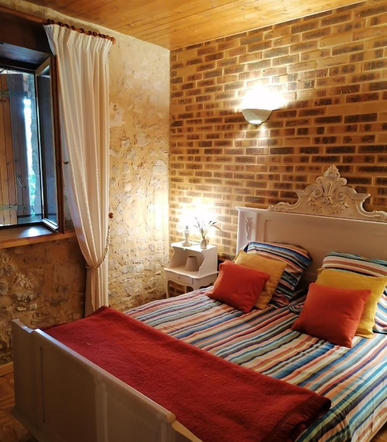 Villa La Fée Bleue à Limeyrat Extérieur photo